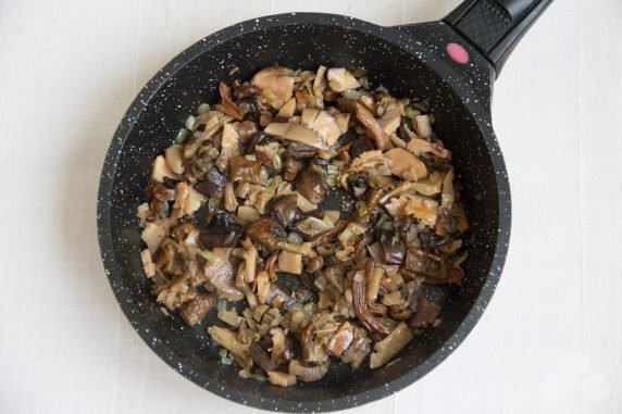 Dried mushroom soup: photo of recipe preparation, step 5