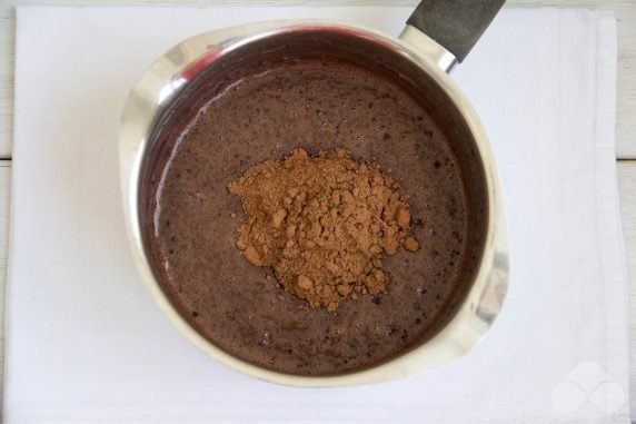 Homemade chocolate made from cocoa and milk: photo of recipe preparation, step 4