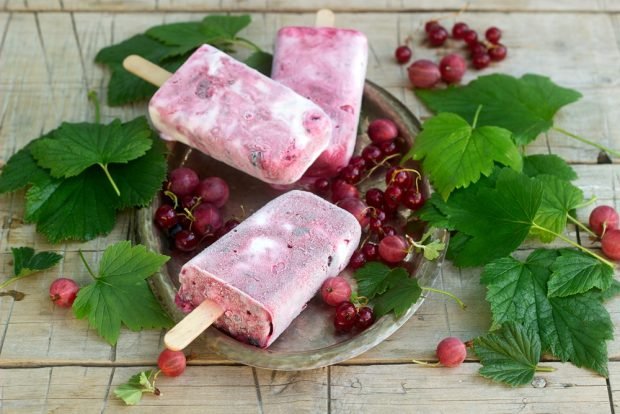 Gooseberry ice cream at home