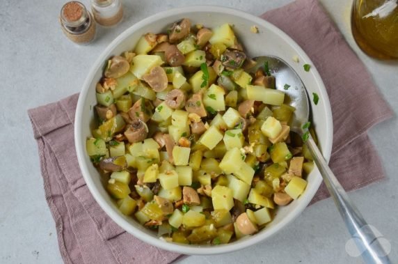 Potato salad with mushrooms: photo of recipe preparation, step 3