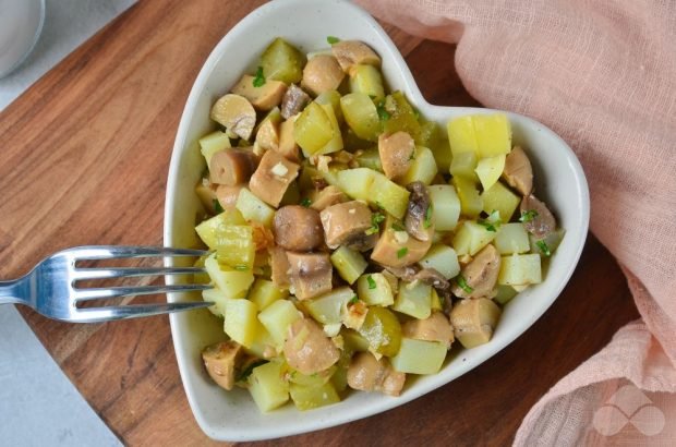 Potato salad with mushrooms