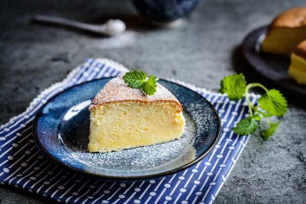 Vanilla cheesecake in a slow cooker is a simple and delicious recipe, how to cook step by step