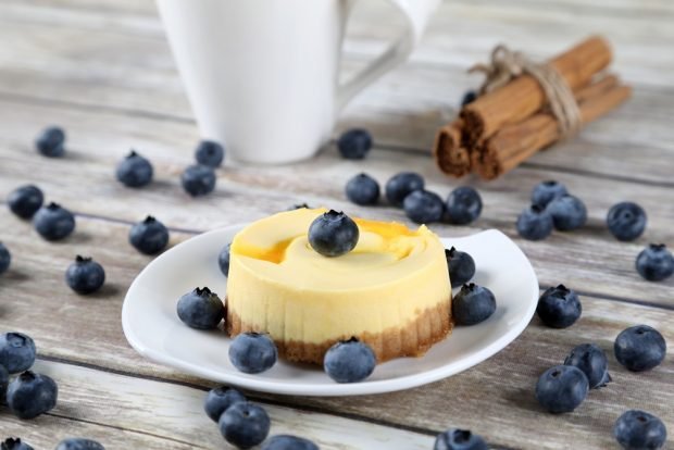 Mini cheesecake is a simple and delicious recipe for cooking step by step