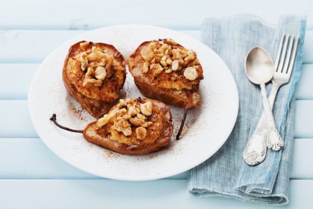 Baked pear with ricotta and nuts 