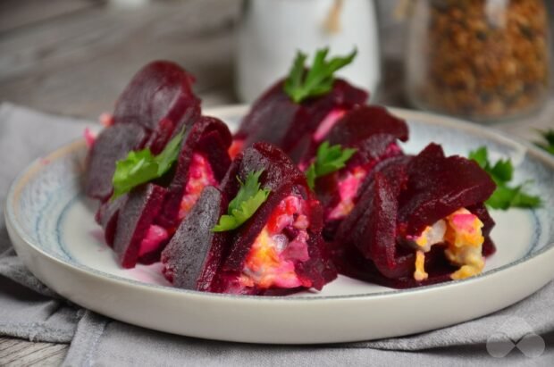 Herring under a fur coat in rolls: photo of recipe preparation, step 6