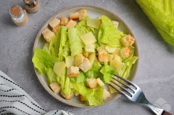 Salad with parmesan and crackers: photo of recipe preparation, step 7