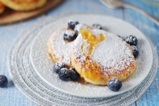 Cheesecakes with pineapples