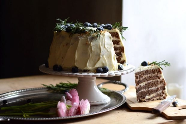 Cherry cherry cake with butter cream 