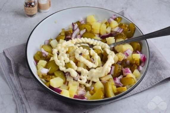 German salad of potatoes and pickles: photo of recipe preparation, step 5