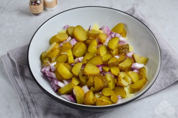 German salad of potatoes and pickles: photo of recipe preparation, step 3