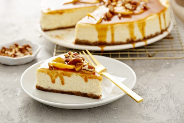 Cottage cheese and sour cream cheesecake 