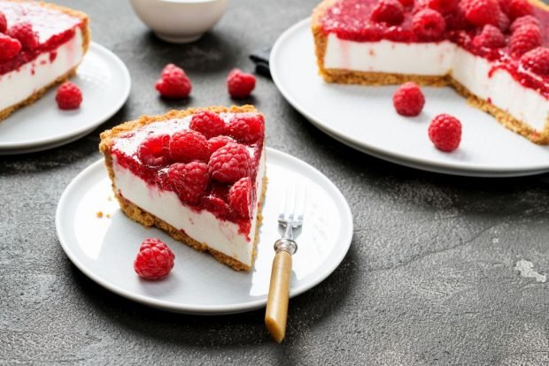 Raspberry cheesecake is a simple and delicious recipe, how to cook step by step