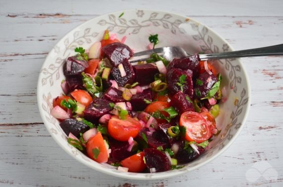 Salad with beetroot and cherry tomatoes: photo of recipe preparation, step 3