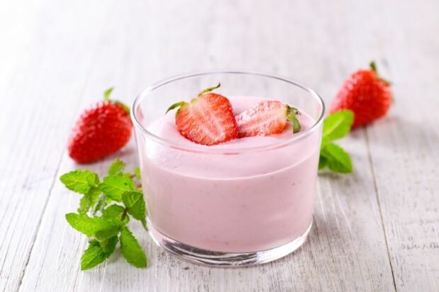 Strawberry panna cotta 