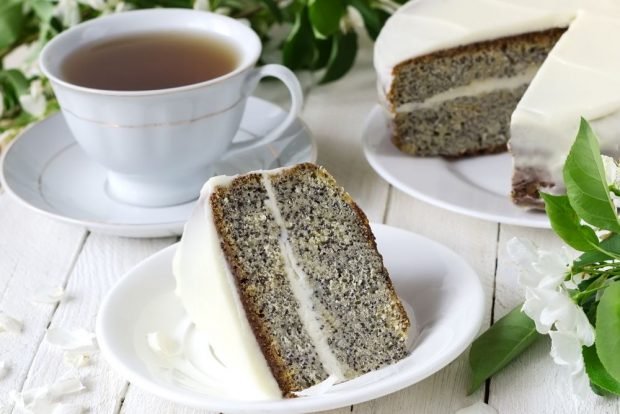 Sour cream with poppy seeds 