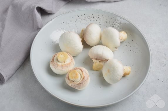 Salad with spinach and mushrooms: photo of recipe preparation, step 1