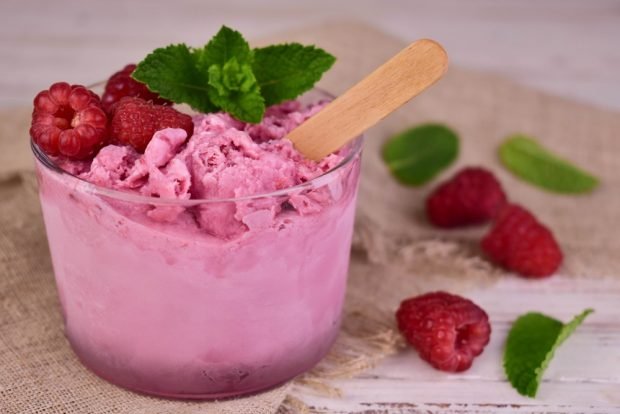 Raspberry ice cream at home is a simple and delicious recipe, how to cook step by step