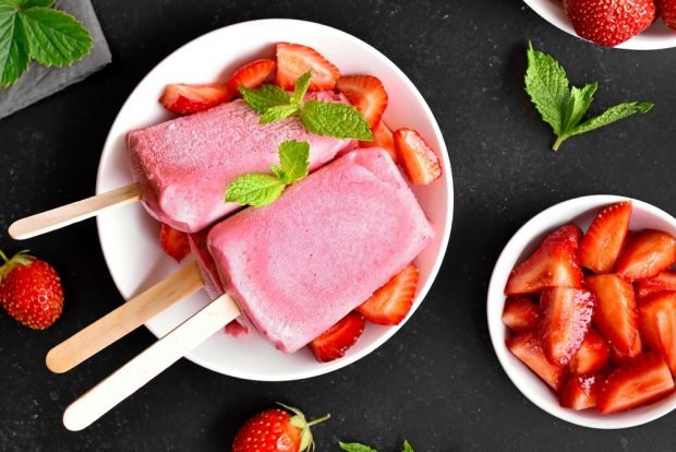 Dietary strawberry ice cream – a simple and delicious recipe, how to cook step by step