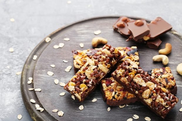 PP bars with nuts and chocolate