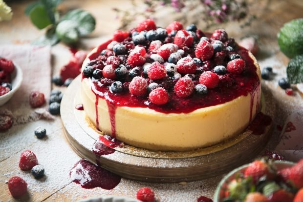 Mascarpone and sour cream cheesecake 