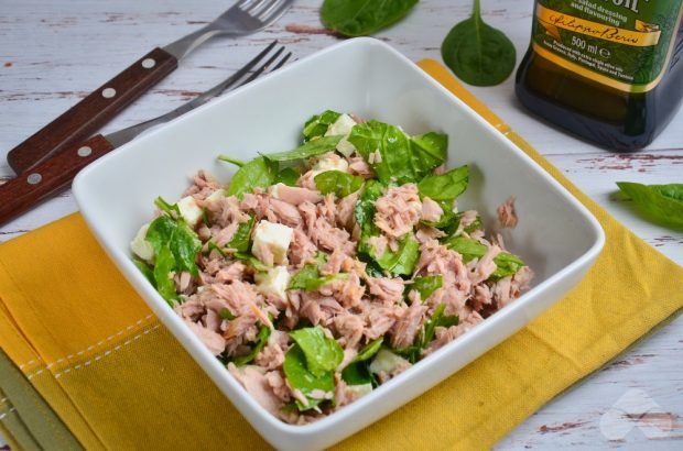 Salad with tuna, spinach and feta