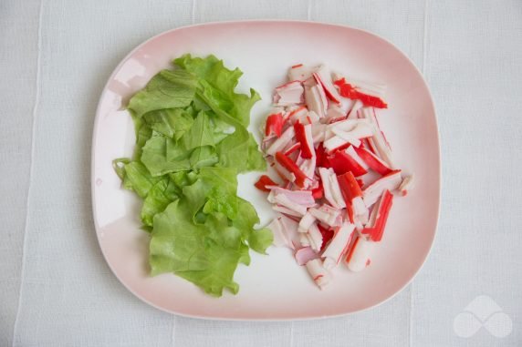 Salad with crab meat and cherry: photo of recipe preparation, step 2