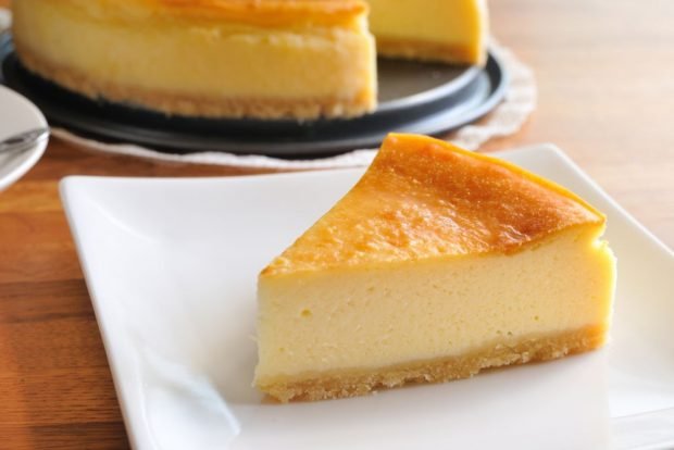 Cheesecake in a slow cooker is a simple and delicious recipe, how to cook step by step