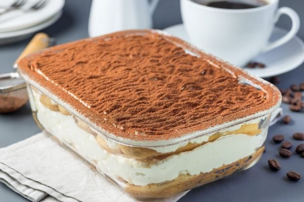 Tiramisu with cottage cheese cream