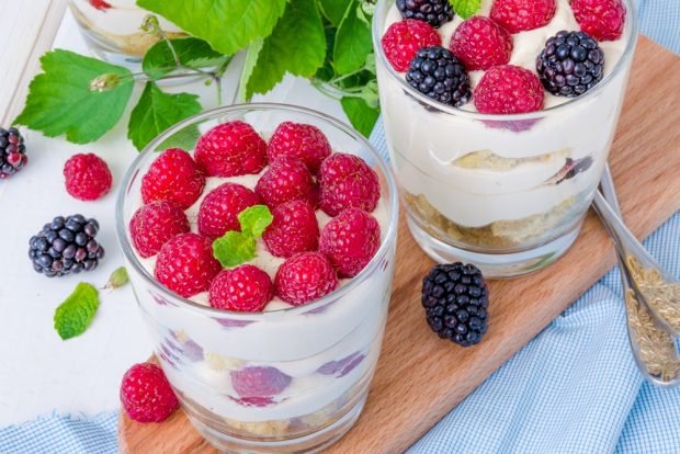 Tiramisu with raspberries