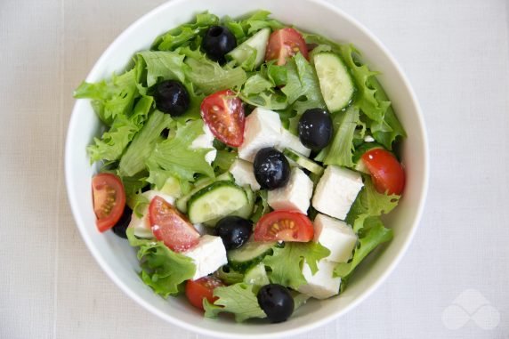 Classic Greek salad: photo of recipe preparation, step 2