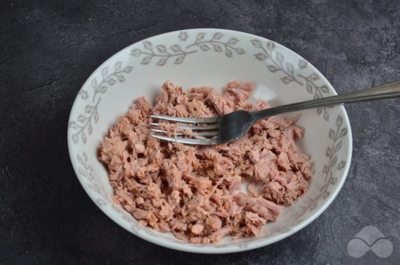 Salad with tuna and vegetables: photo of recipe preparation, step 1