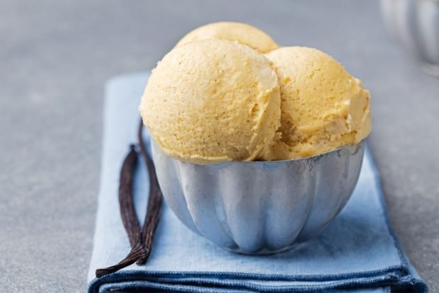 Creme brulee ice cream at home