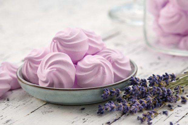 Lavender marshmallow on agar