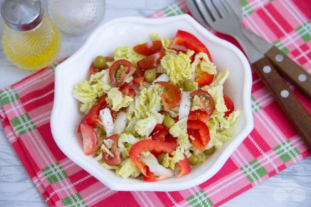 Salad with Peking cabbage and canned peas