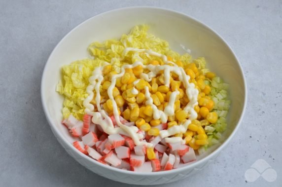 Classic salad of Peking cabbage and crab sticks: photo of recipe preparation, step 2