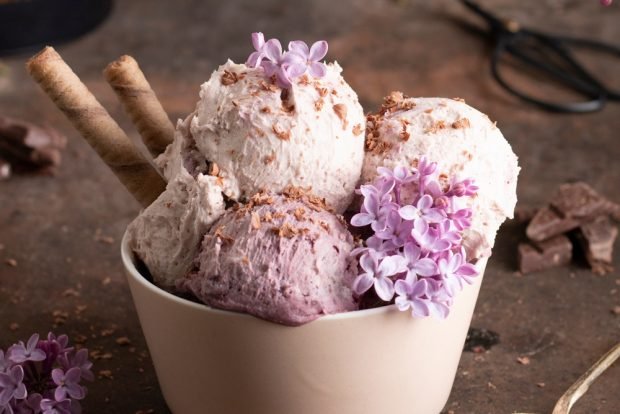 Lilac ice cream 