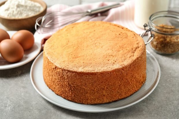 Sponge cake on boiling water