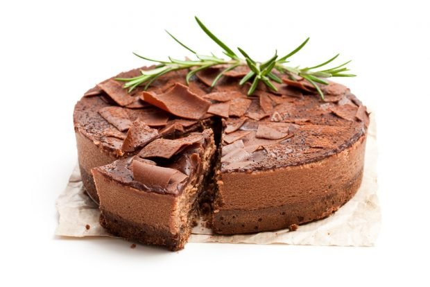 Chocolate cheesecake in a slow cooker is a simple and delicious recipe, how to cook step by step