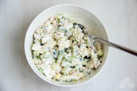 Salad with chicken, eggs and celery: photo of recipe preparation, step 3