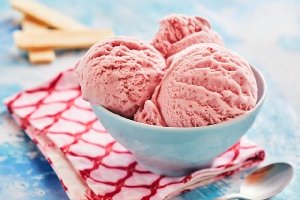 Berry ice cream at home is a simple and delicious recipe, how to cook step by step