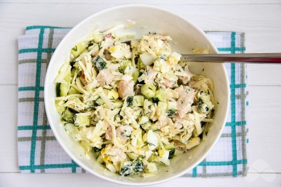 Salad with smoked chicken and fresh cucumbers: photo of recipe preparation, step 3