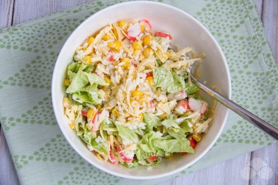 Crab salad with rice and cheese: photo of recipe preparation, step 4