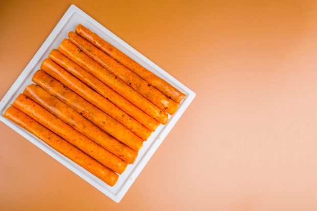 Pumpkin pastille in an electric dryer