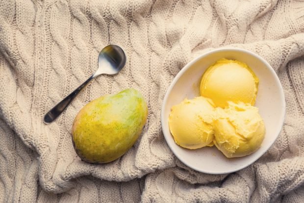 Mango ice cream at home