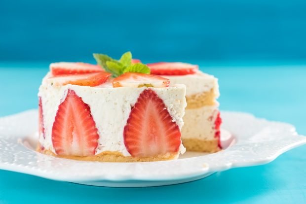 Cheesecake with strawberries without baking 