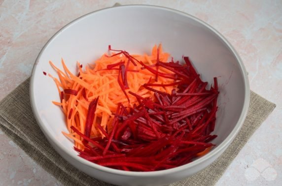 Beetroot Korean salad: photo of recipe preparation, step 1