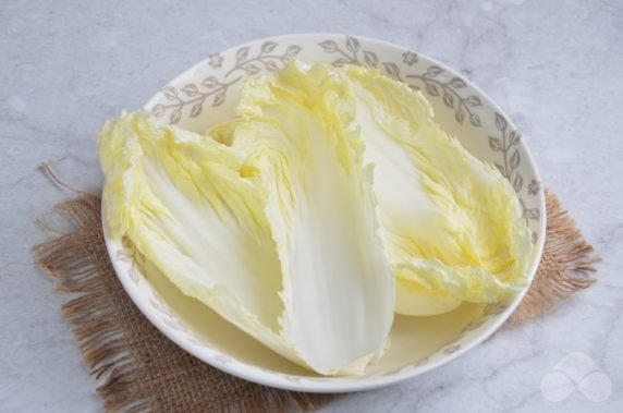 Salad of Peking cabbage, chicken and cherry tomatoes: photo of recipe preparation, step 3