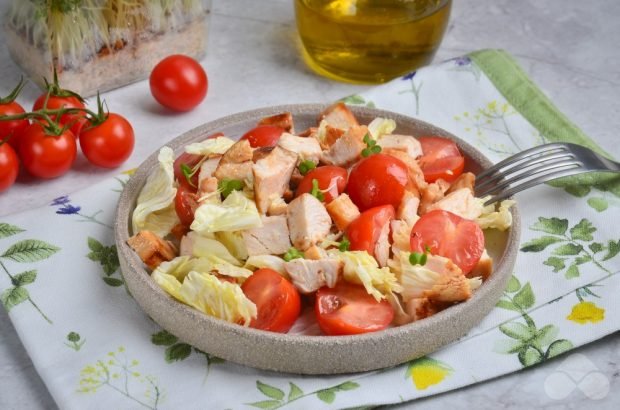 Salad of Peking cabbage, chicken and cherry tomatoes