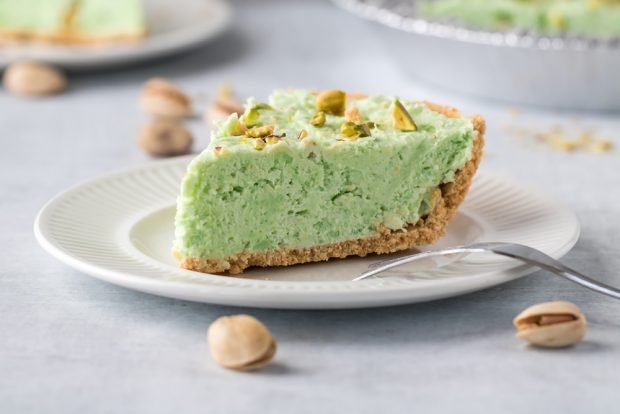 Pistachio cheesecake is a simple and delicious recipe, how to cook step by step