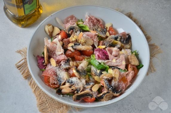 Salad with jamon and mushrooms: photo of recipe preparation, step 4